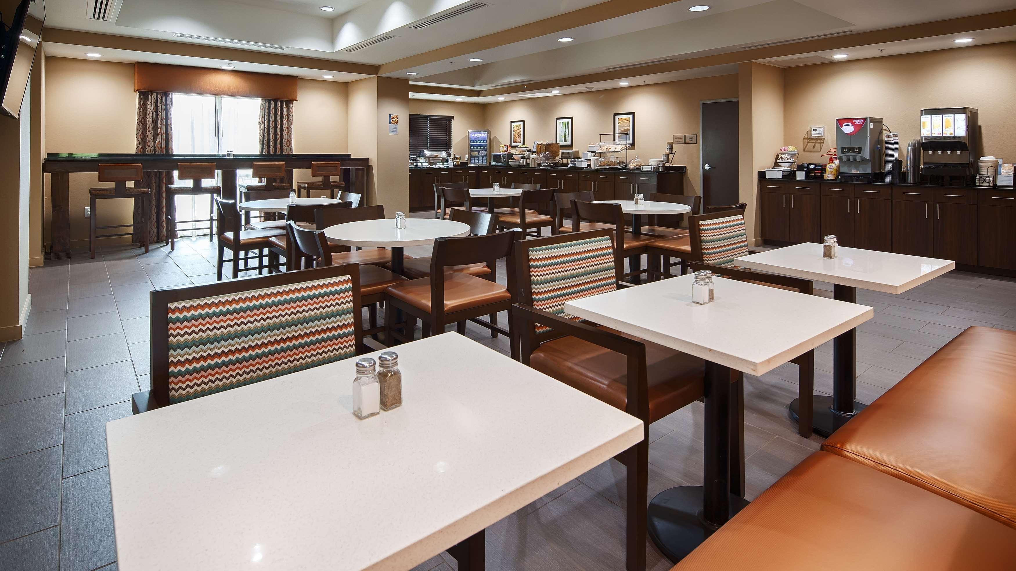 Best Western Plus Elmendorf Hotel Exterior foto